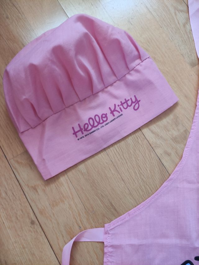 Delantal, gorro cocinera Hello Kitty