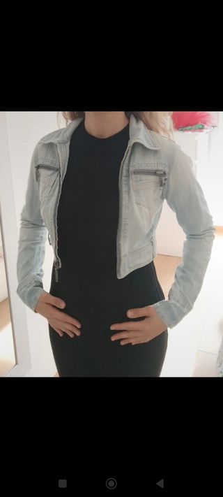 Chaqueta vaquera corta