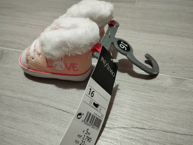 Botas rosas de bebé talla 16. In Extenso
