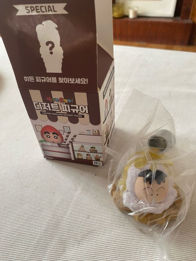 Crayon shinchan dessert figure