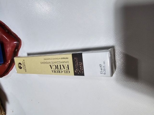 Gel crema contorno occhi.  Jean klebert