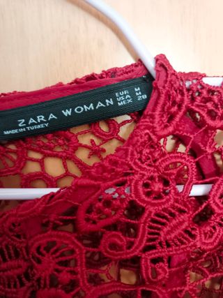 Vestido para eventos de Zara en guipur burdeos
