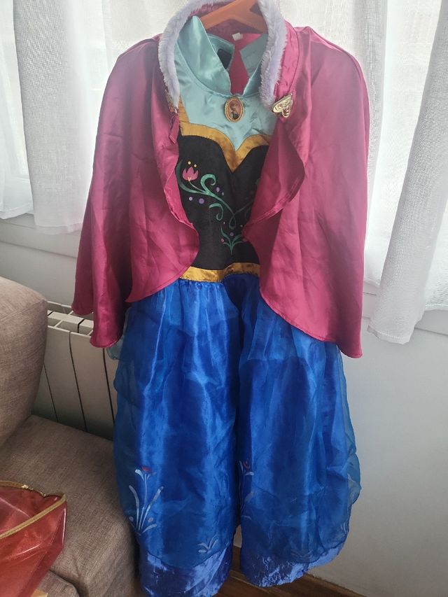 Disfraz vestido Ana Frozen con capa