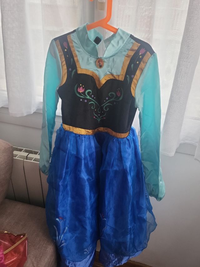 Disfraz vestido Ana Frozen con capa