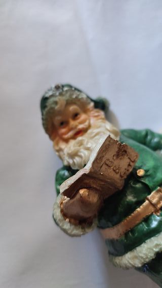 FIGURA DECORATIVA PAPA NOEL TRAJE VERDE 🎄