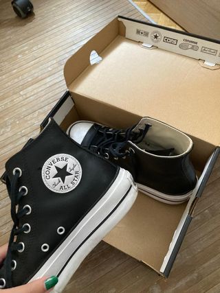 Converse negras de cuero con plataforma
