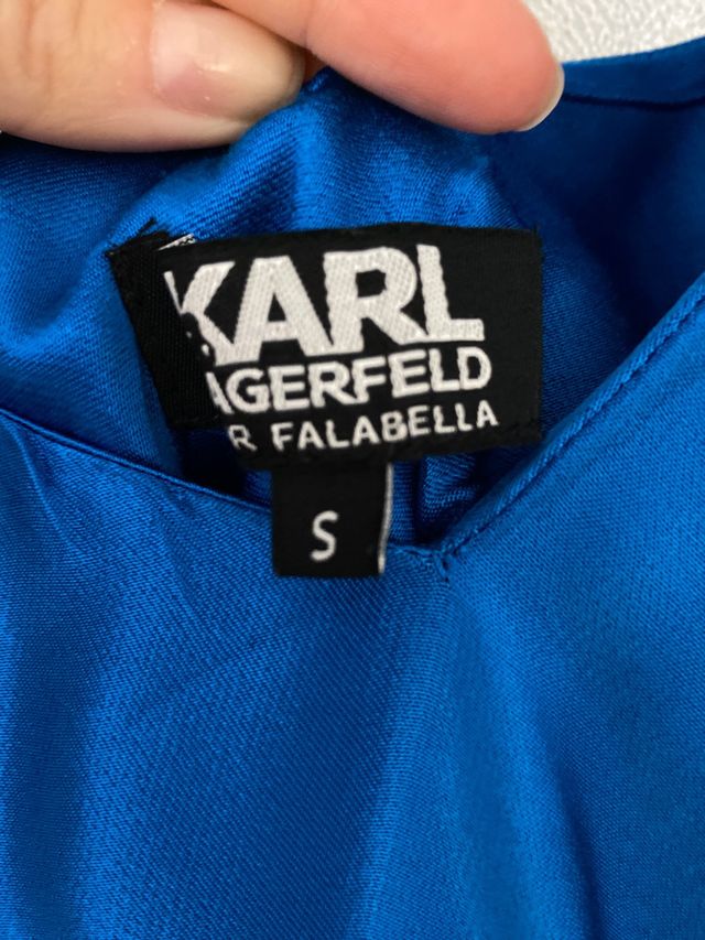 Top azul Karl