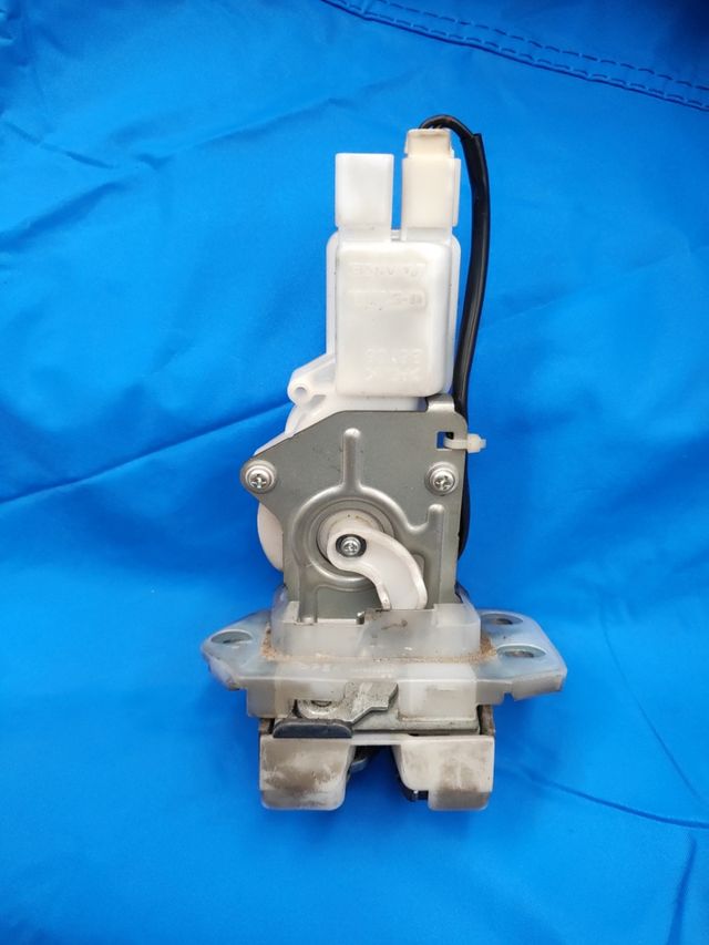 Cerradura portón Suzuki Swift