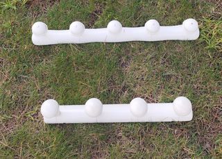 2 Percheros blancos de pared
Lacados en blanco