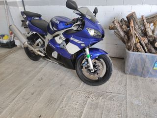 se vende Yamaha yzf r6 carburacion
