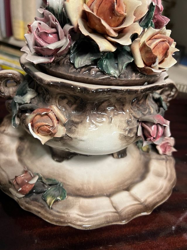 Centro tavola ceramica capodimonte