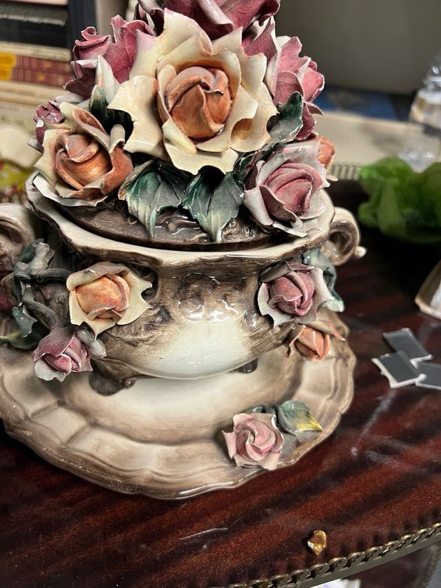 Centro tavola ceramica capodimonte