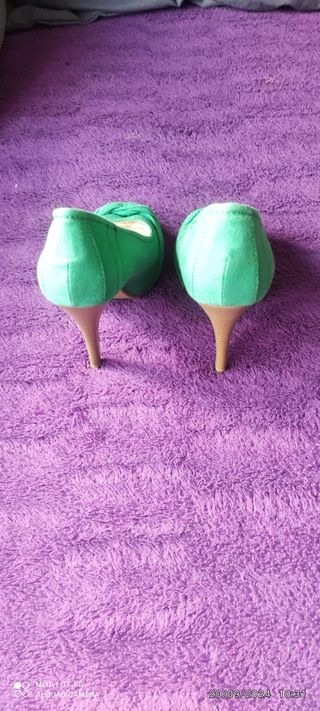 Zapatos de tacón verdes la 37 como nuevos