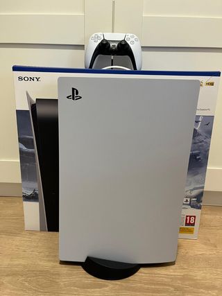 PS5 DIGITAL y juego FIFA 2023