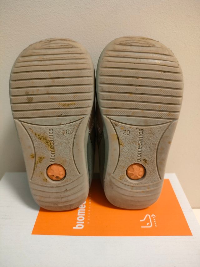 Tenis Biomecánics talla 20