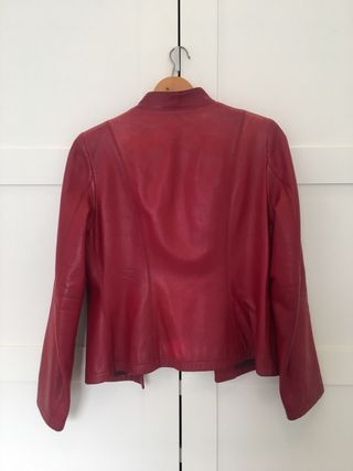 Cazadora roja de piel