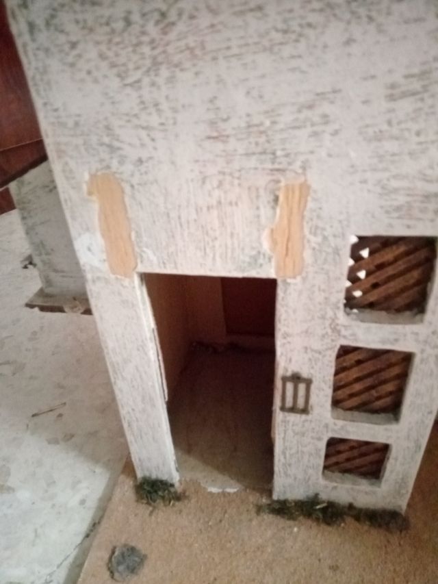 Casita belén madera con palomar