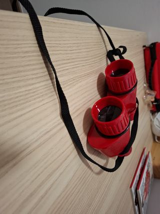 Prismáticos rojos 
