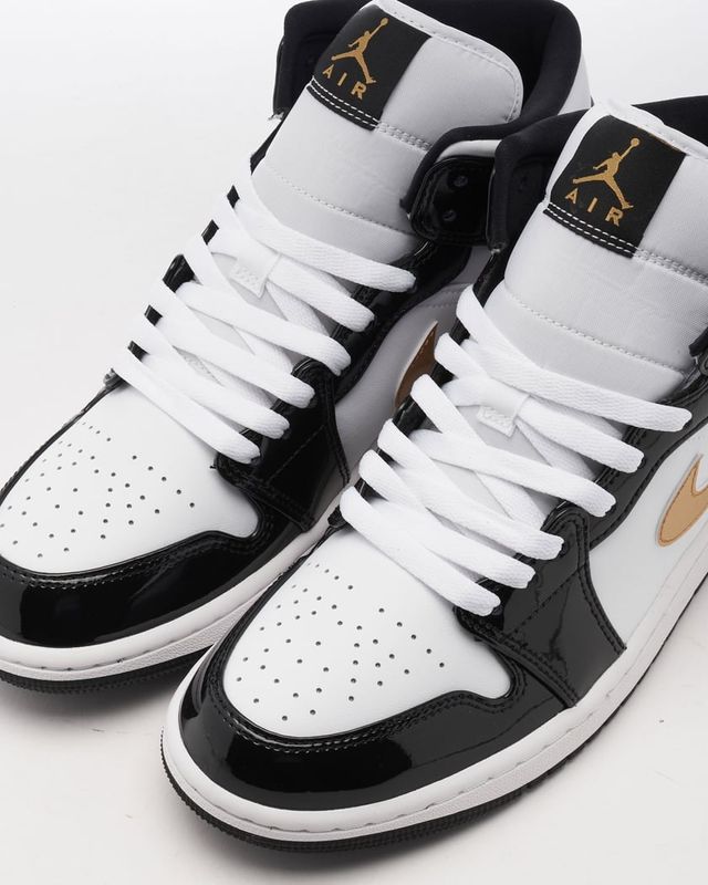 Zapatillas Air Jordan Retro 1 Dorada Negro Charol