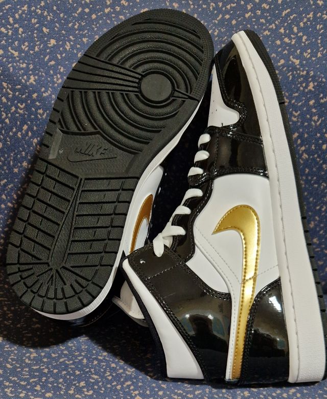 Zapatillas Air Jordan Retro 1 Dorada Negro Charol