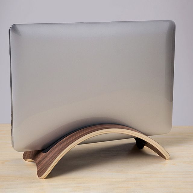 Soporte vertical madera Macbook