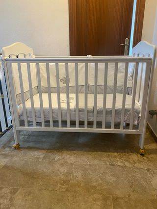 Cuna infantil blanca