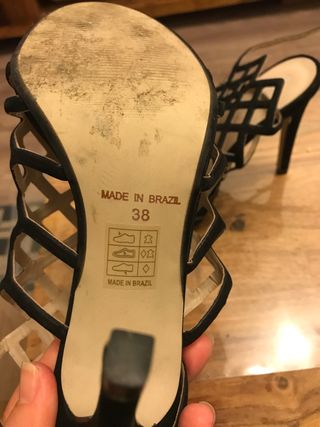 Zapatos de tacón alto preciosos