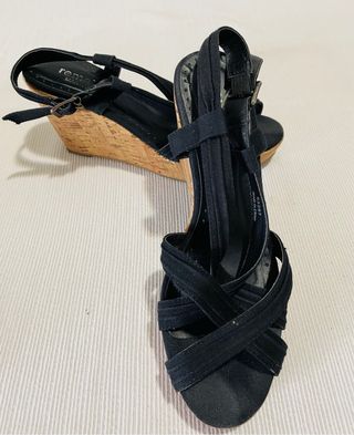 Sandalia loneta negra Marypaz. caja gratis
