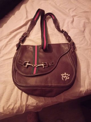 Bolso cuero.