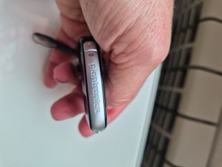 Auricular plantronics  bluetooth