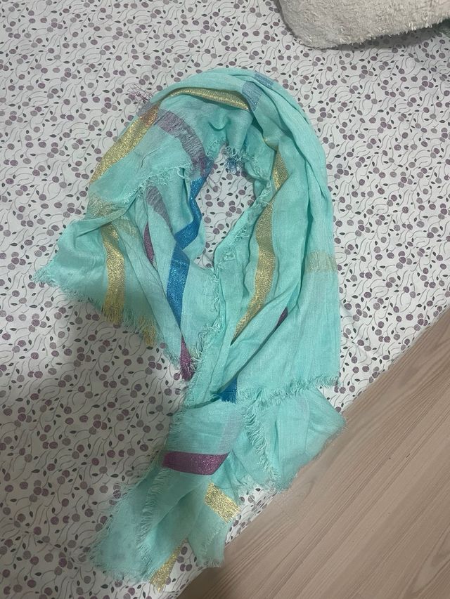 Fular de color turquesa