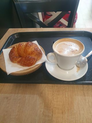 Busco trabajo por horas .