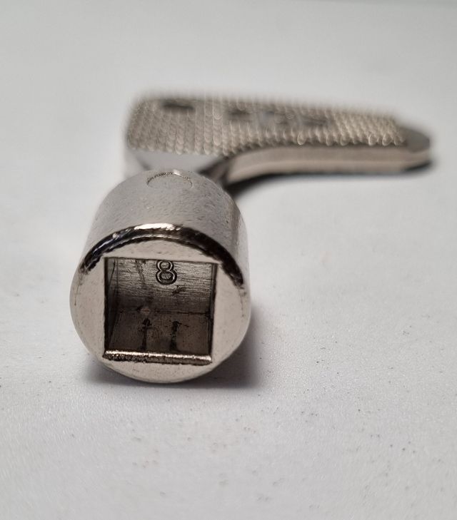 Nuovo ascensore a chiave AGA 8x8