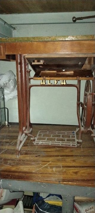 Se vende soporte de maquina de coser