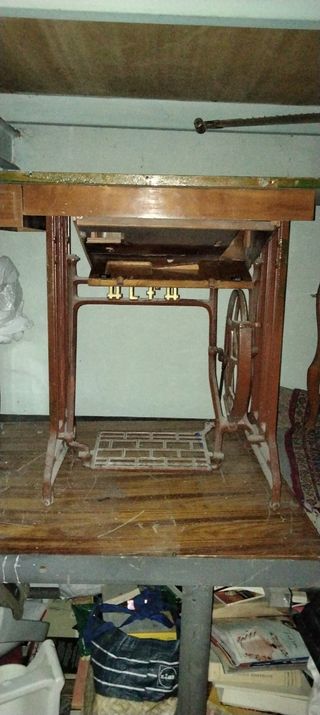 Se vende soporte de maquina de coser