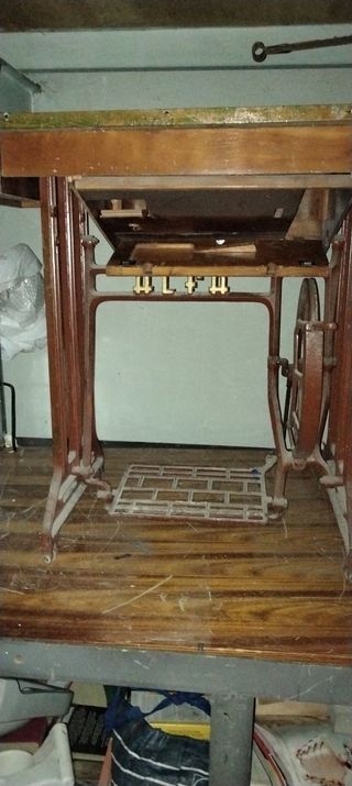 Se vende soporte de maquina de coser