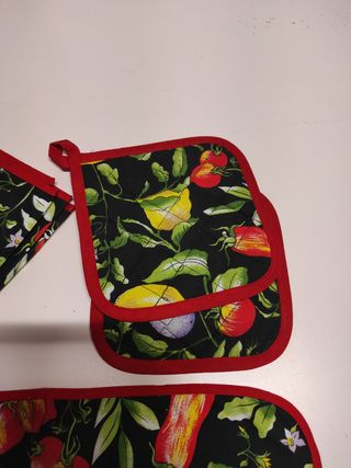 4 tovagliette cm40,due presine