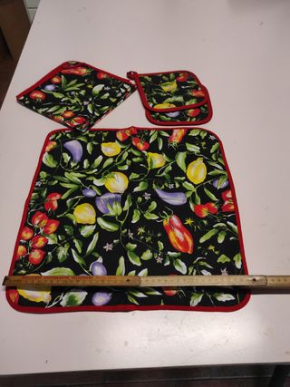 4 tovagliette cm40,due presine