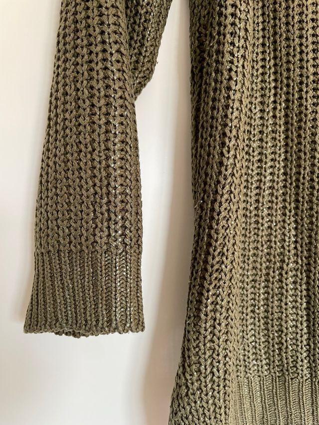 Jersey caqui, de Zara