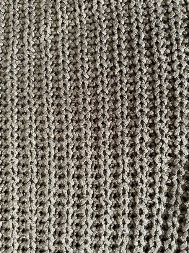 Jersey caqui, de Zara