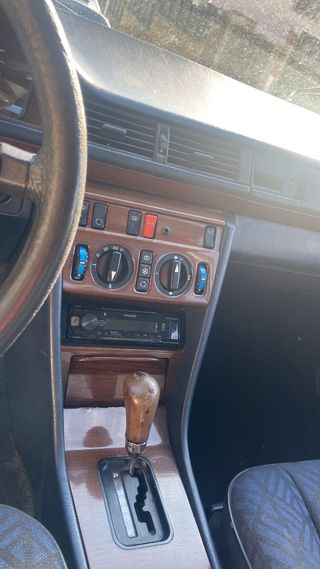 Mercedes-Benz Classe E (214) 1990