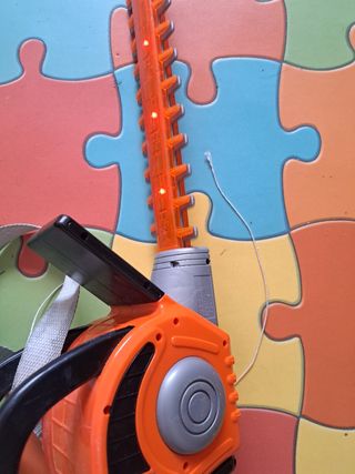 Juguetes para niños y guitarra también