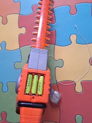 Juguetes para niños y guitarra también