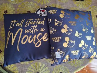 NUEVOS CON ETIQUETA.Lote 2 cojines Mickey. DISNEY
