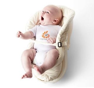 Ergobaby mochila portabebé con reductor.