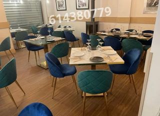 Sillas y mesas cafetería