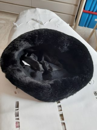 Cappello impermeabile con pelliccia