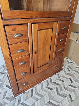 Vitrina colonial cajones