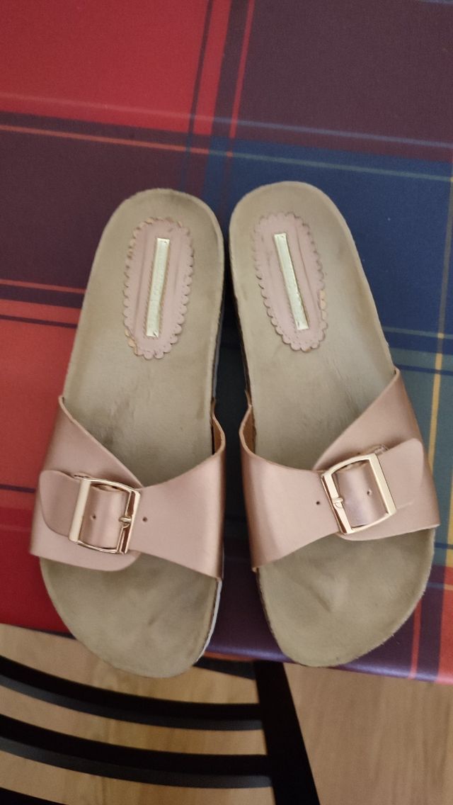 Sandalias oro rosa