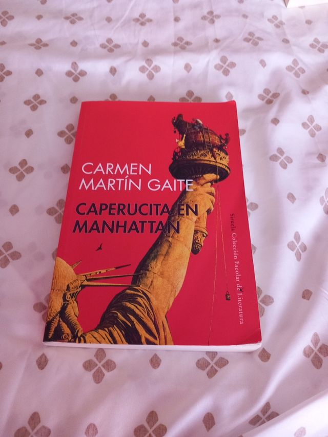 CAPERUCITA EN MANHATTAN